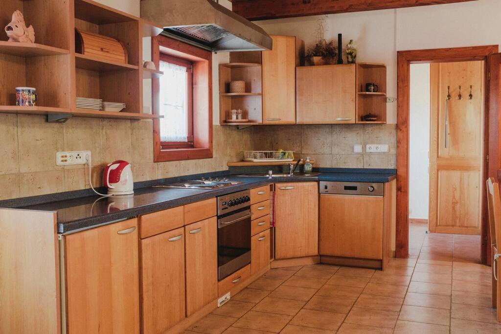Villa Krasny Srub Na Jihu Brna Zelesice Esterno foto
